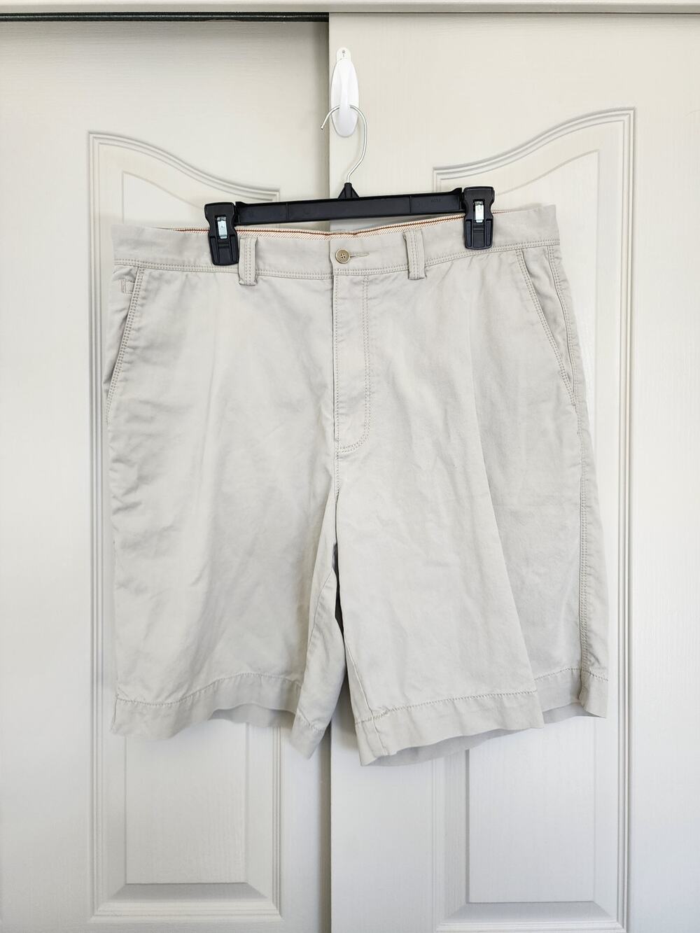 Tommy Bahama Men’s Flat Front Chino Shorts Beige Tan Size 36